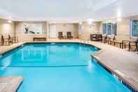 Swimming Pool Holiday Inn Express & Suites HAMPTON SOUTH-SEABROOK, an IHG Hotel