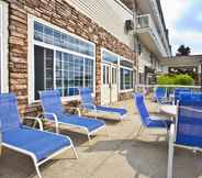 Kolam Renang 6 Holiday Inn Express MACKINAW CITY, an IHG Hotel