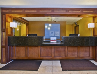 Lobby 2 Holiday Inn Express MACKINAW CITY, an IHG Hotel