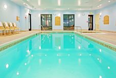 สระว่ายน้ำ Holiday Inn Express & Suites ALBANY AIRPORT AREA - LATHAM by IHG, an IHG Hotel