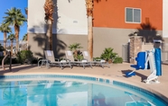 Swimming Pool 4 Holiday Inn Express LAS VEGAS - STADIUM AREA, an IHG Hotel