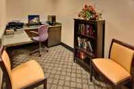 Functional Hall Holiday Inn & Suites BAKERSFIELD, an IHG Hotel