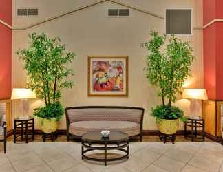 Lobby 2 Holiday Inn & Suites BAKERSFIELD, an IHG Hotel
