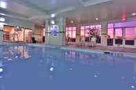 Swimming Pool Holiday Inn & Suites BAKERSFIELD, an IHG Hotel