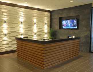 Lobi 2 Holiday Inn & Suites CHARLESTON WEST, an IHG Hotel