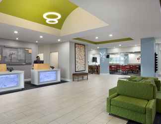 Lobi 2 Holiday Inn Express & Suites FLORENCE I-95 @ HWY 327, an IHG Hotel