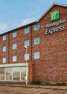 Large bay windows identify the light feel of Express Nuneaton Holiday Inn Express Nuneaton, an IHG Hotel