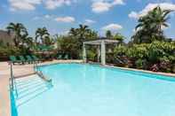 Swimming Pool Holiday Inn MANILA GALLERIA, an IHG Hotel