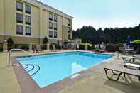 Swimming Pool Holiday Inn Express BURLINGTON, an IHG Hotel