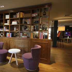 Lobby Lounge 8 Holiday Inn HUNTINGDON - RACECOURSE by IHG, an IHG Hotel, Hotel Hilton
