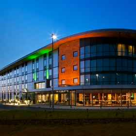 Holiday Inn Salisbury-Stonehenge. Free parking1Holiday Inn SALISBURY - STONEHENGE by IHG, an IHG Hotel,奥尔德伯恩飯店