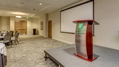 Lobby 4 Holiday Inn & Suites BELLINGHAM, an IHG Hotel