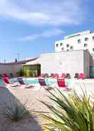 Outdoor pool opened during summer season Holiday Inn Express Montpellier - Odysseum, an IHG Hotel