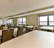 Functional Hall 6 Holiday Inn NEW YORK JFK AIRPORT AREA, an IHG Hotel