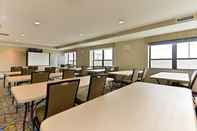 Functional Hall Holiday Inn NEW YORK JFK AIRPORT AREA, an IHG Hotel