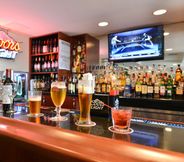 Bar, Cafe and Lounge 4 Holiday Inn NEW YORK JFK AIRPORT AREA, an IHG Hotel