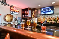 Bar, Cafe and Lounge Holiday Inn NEW YORK JFK AIRPORT AREA, an IHG Hotel