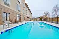 Kolam Renang Holiday Inn Express TROUTVILLE - ROANOKE NORTH, an IHG Hotel