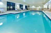 Kolam Renang Holiday Inn Express & Suites WHITE HAVEN - POCONOS, an IHG Hotel