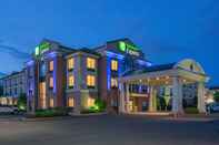 Exterior Holiday Inn Express & Suites QUAKERTOWN, an IHG Hotel