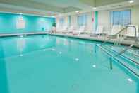 Kolam Renang Holiday Inn Express & Suites QUAKERTOWN, an IHG Hotel