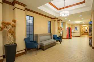 Lobi 4 Holiday Inn Express & Suites QUAKERTOWN, an IHG Hotel