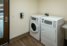 住宿服務 5 Holiday Inn Express & Suites MEDFORD by IHG, an IHG Hotel