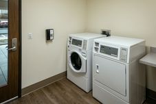 住宿服務 Holiday Inn Express & Suites MEDFORD by IHG, an IHG Hotel