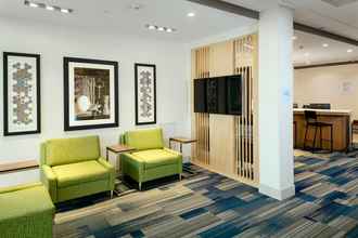 Sảnh chờ 4 Holiday Inn Express & Suites MEDFORD, an IHG Hotel