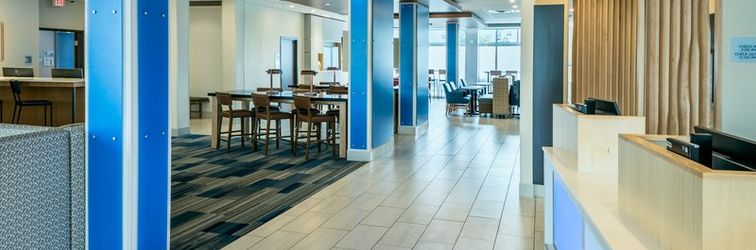 大廳 Holiday Inn Express & Suites MEDFORD by IHG, an IHG Hotel