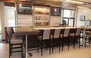 Bar, Kafe, dan Lounge 5 Holiday Inn GREENSBORO COLISEUM, an IHG Hotel