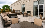 Common Space 5 Holiday Inn & Suites FARMINGTON HILLS - DETROIT NW, an IHG Hotel