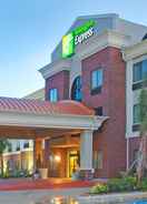 EXTERIOR_BUILDING Holiday Inn Express & Suites WINNIE, an IHG Hotel