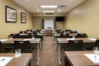 Functional Hall Holiday Inn Express & Suites GRAND RAPIDS-NORTH, an IHG Hotel