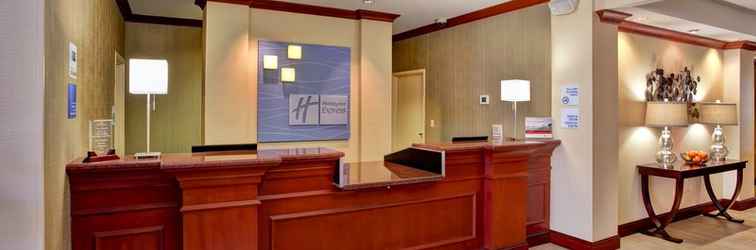 Lobby Holiday Inn Express & Suites GRAND RAPIDS-NORTH, an IHG Hotel