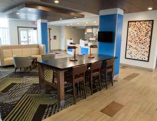 Lobby 2 Holiday Inn Express & Suites FORT WAYNE NORTH, an IHG Hotel