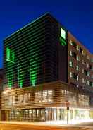 Hotel exterior, just a 10-min walk from Whitechapel tube and DLR Holiday Inn London - Whitechapel, an IHG Hotel