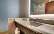 Toilet Kamar 3 Holiday Inn Express & Suites SUMMERVILLE, an IHG Hotel