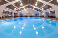 Swimming Pool Holiday Inn MARQUETTE, an IHG Hotel