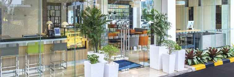 Lobby Holiday Inn Express JAKARTA MATRAMAN, an IHG Hotel