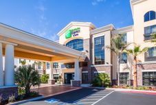 外部的 Holiday Inn Express & Suites EUREKA by IHG, an IHG Hotel