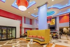 ロビー Holiday Inn Express & Suites EUREKA by IHG, an IHG Hotel