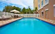 Swimming Pool 7 Holiday Inn Express CRYSTAL RIVER, an IHG Hotel