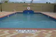 Swimming Pool Candlewood Suites HARLINGEN