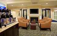 Lobi 4 Holiday Inn Express & Suites NEWBERRY, an IHG Hotel