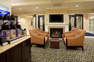 Lobby 4 Holiday Inn Express & Suites NEWBERRY, an IHG Hotel