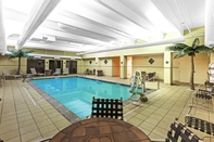 Swimming Pool Holiday Inn & Suites SPRINGFIELD - I-44, an IHG Hotel