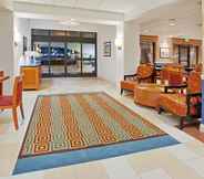 Lobby 7 Holiday Inn Express & Suites SANTA CRUZ, an IHG Hotel