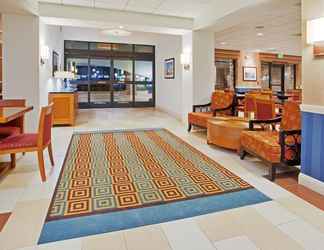 Lobi 2 Holiday Inn Express & Suites SANTA CRUZ, an IHG Hotel