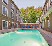 Swimming Pool 5 Holiday Inn Express & Suites SANTA CRUZ, an IHG Hotel